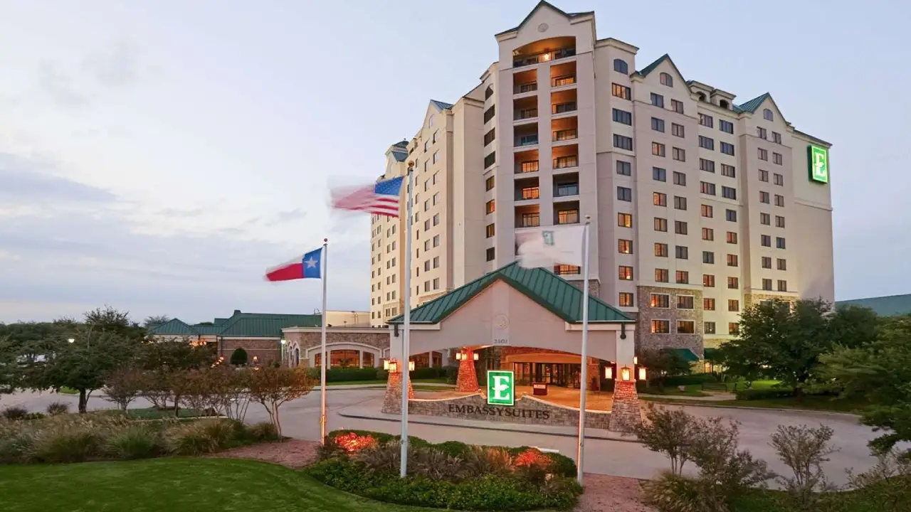 Embassy Suites by Hilton Grapevine DFW Airport North: Location, Rooms, and Hotel Policies