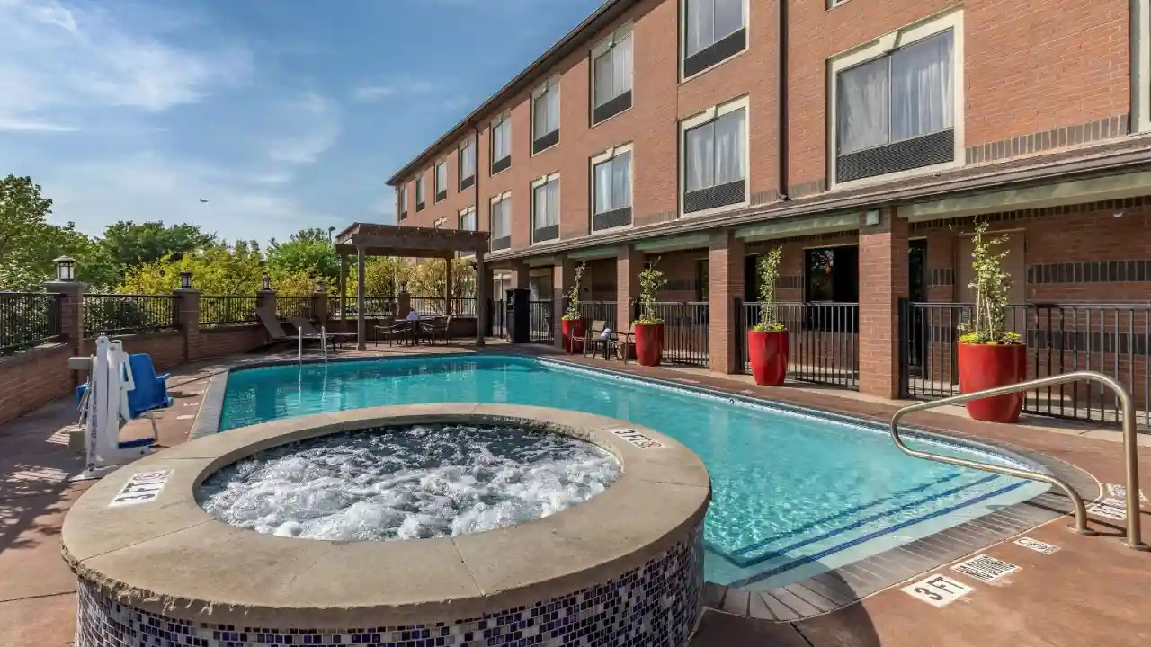 Top 40 Cheap Hotels near DFW Airport: Rates, Proximity, Benefits, and Tips