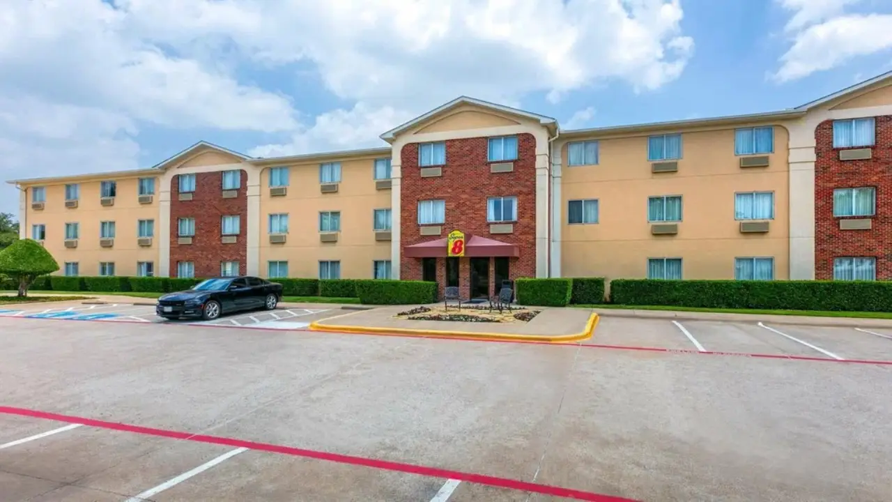 Super 8 by Wyndham Grapevine DFW Airport Northwest: Facilities, Room Rates, and Reviews