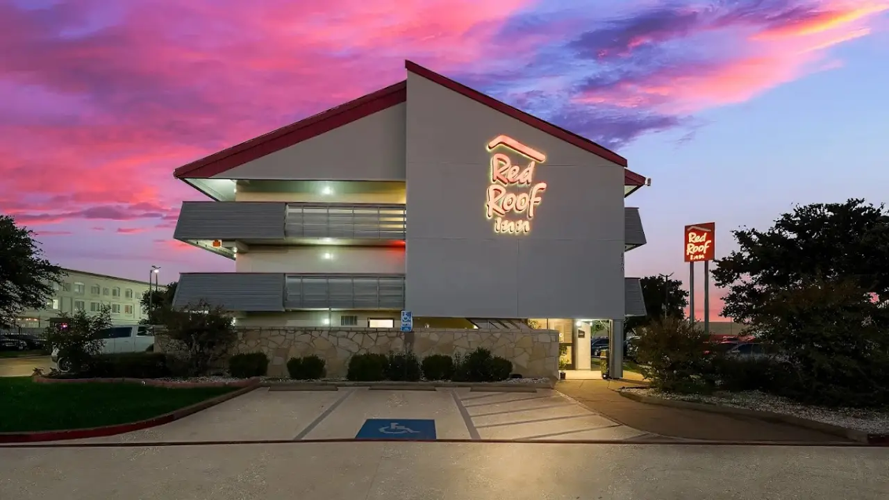 Red Roof Inn Dallas, DFW Airport North: Shuttles, Rooms, and Prices for One Night
